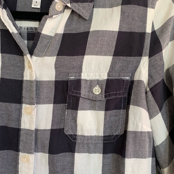 Old Navy Plaid Black and White Flannel - Picture 4 of 5